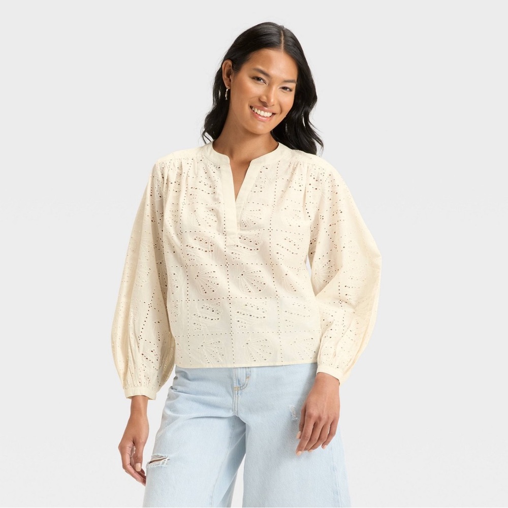Women’s Long Sleeve Popover Blouse.  Cream   XS